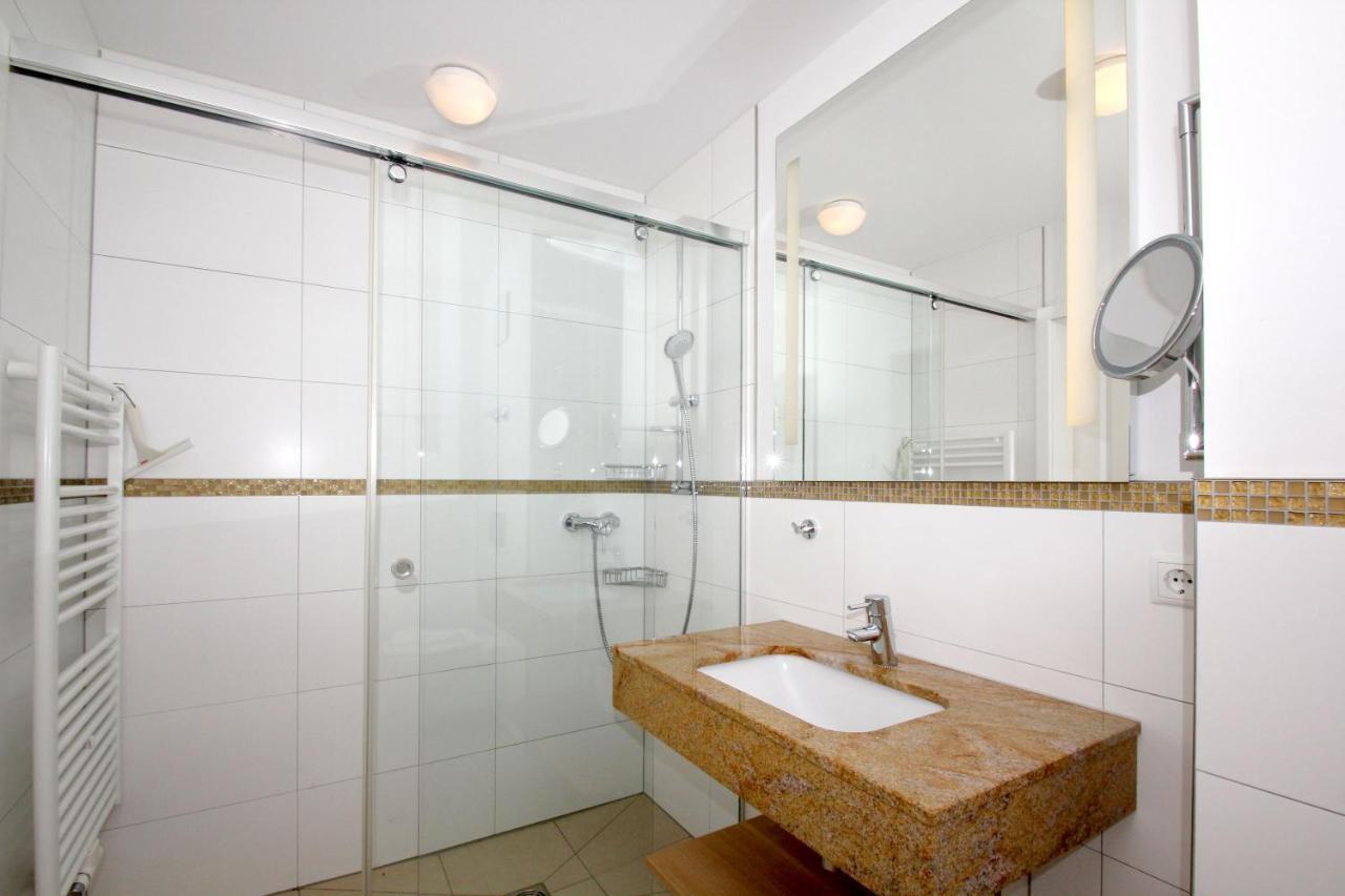 Strandresort Rex Rugia Haus 29 - FeWo 01, inklusive Sauna und Schwimmbadnutzung im AHOI Sellin Lobbe Exterior foto